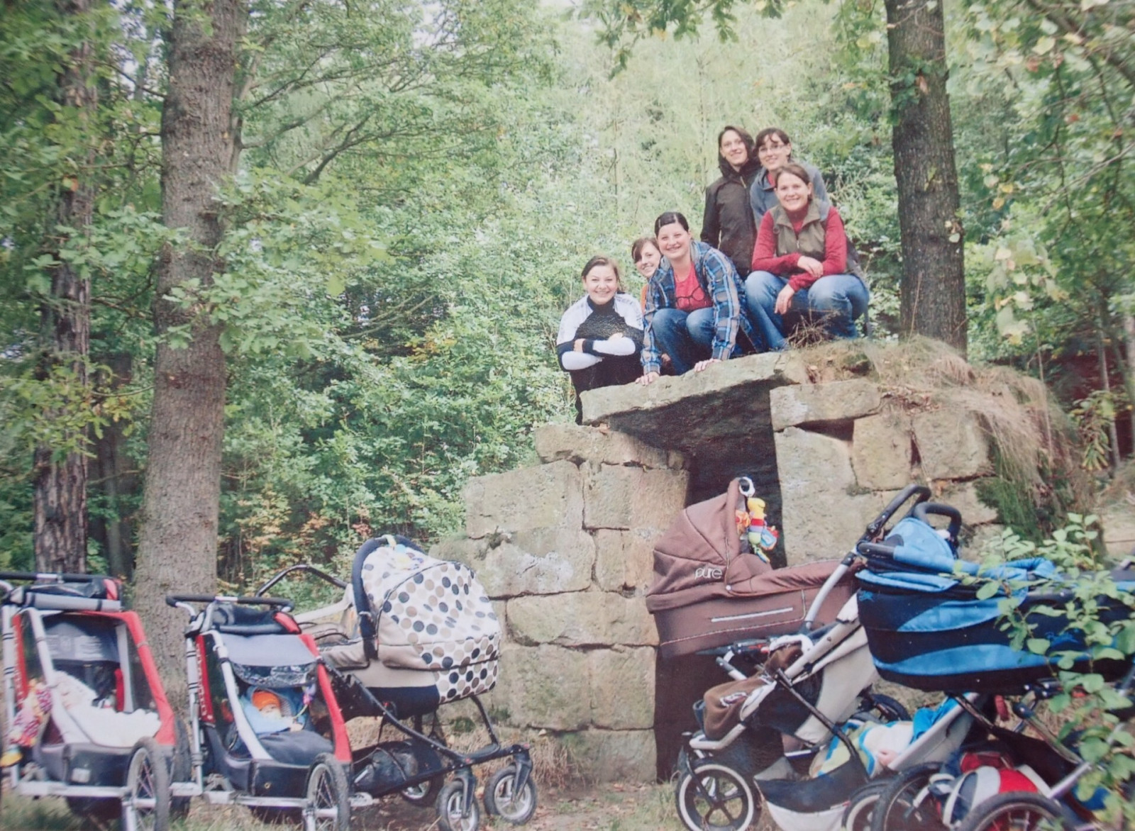 Rodinný skauting studánka u nemocnice jaro 2015